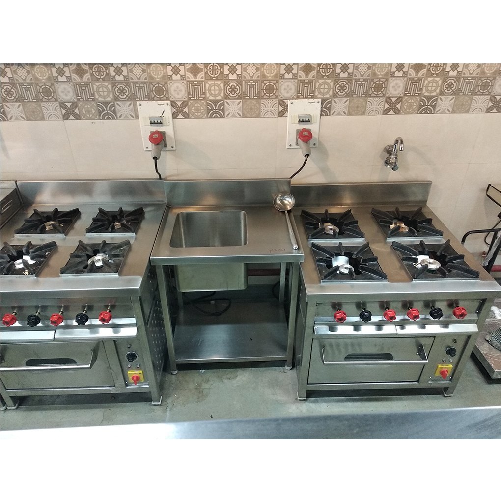 Stainless Steel 4 Burner Gas Range With Oven..