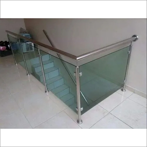 सफेद स्टेनलेस स्टील पॉलिश ग्लास सीढ़ी की रेलिंग
