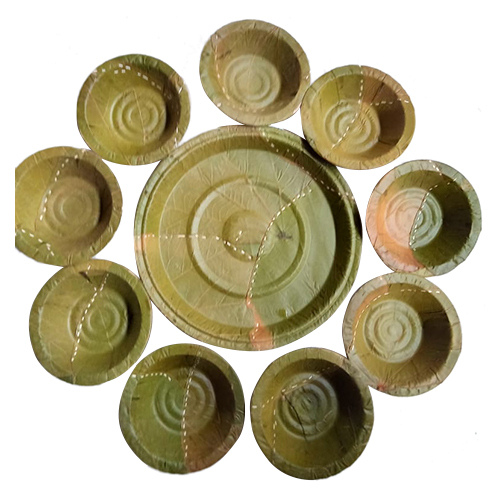 Disposable Food Plate And Bowl - Leaf Material, Green Color | Industrial Application