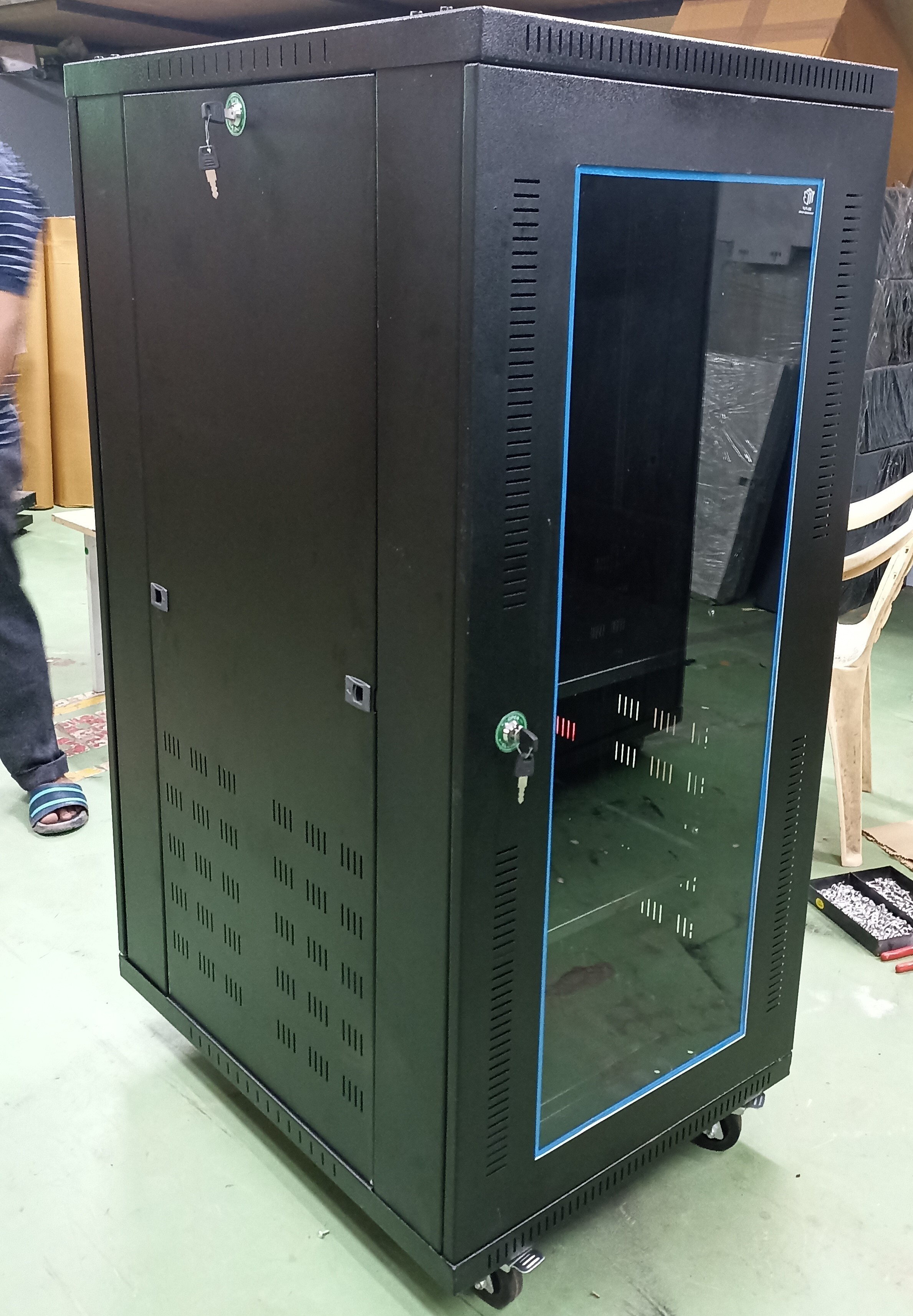 24u Networking Server Rack - Capacity: 200 Kg/day