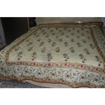 फैंसी बेड कवर