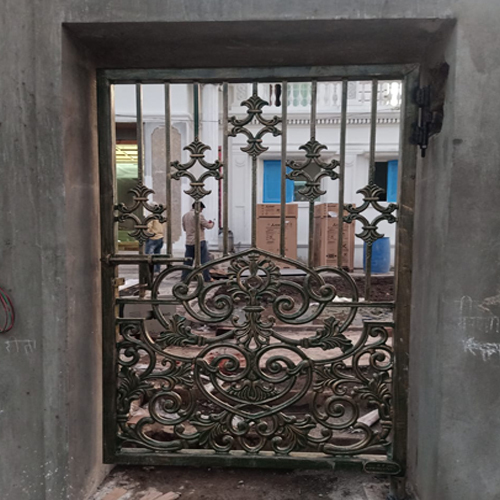 ब्लैक कास्ट आयरन हिंगेड गेट