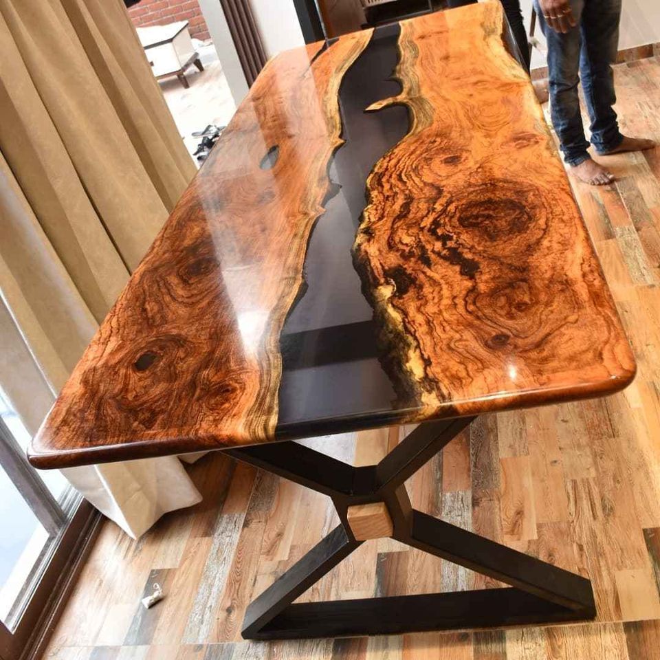 Iron With Wooden Apoxy Top Dining Table For Cafe And Restaurant