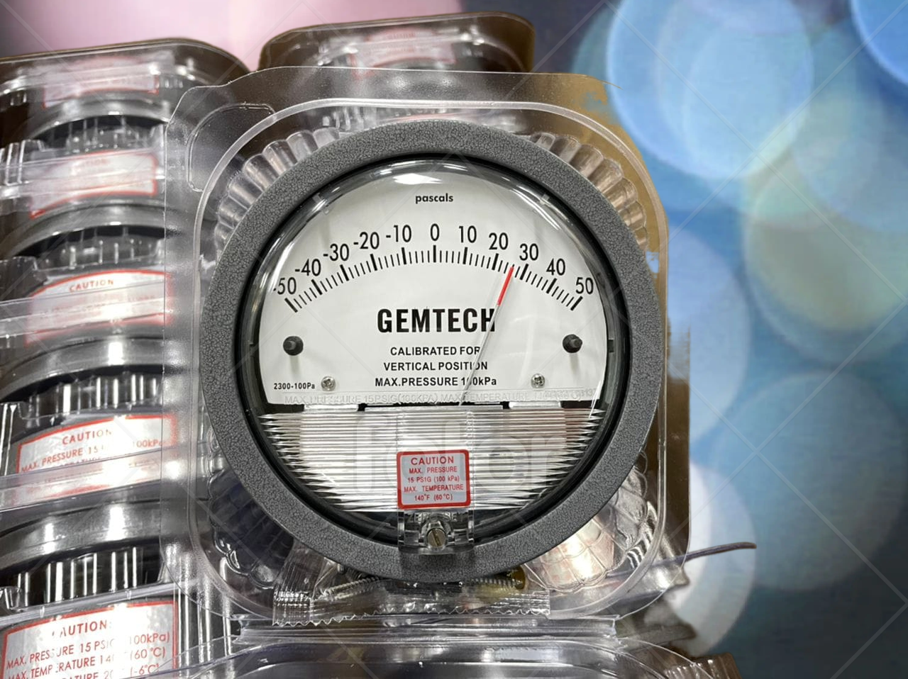 Gemtech Differential Pressure Gauge - 4 Inch Dial, Plastic & Alloy Materials | Accuracy ±2% Full Span, Npt 1/8 Inch Thread, 0-6 Mm Scale Range, Lightweight 700 Grams