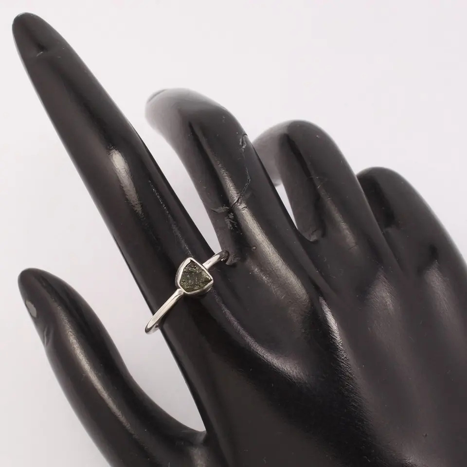 925 Sterling Silver Attractive Green Tourmaline Rough Gems Tiny Stackable Ring Gender: Women
