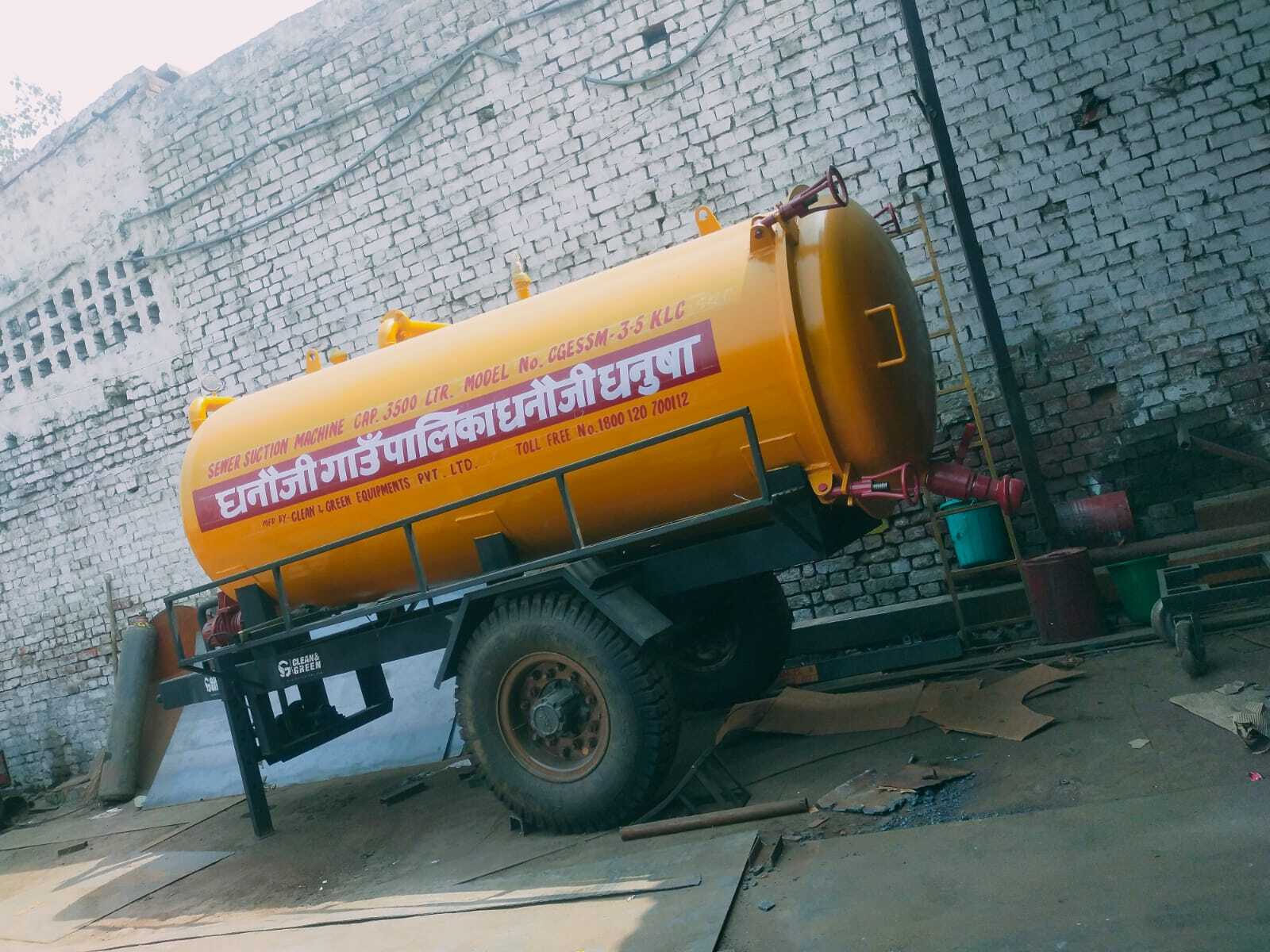 Sewer Suction Machine Mounted On Trailer Chassis Capacity: 256 M3/hr