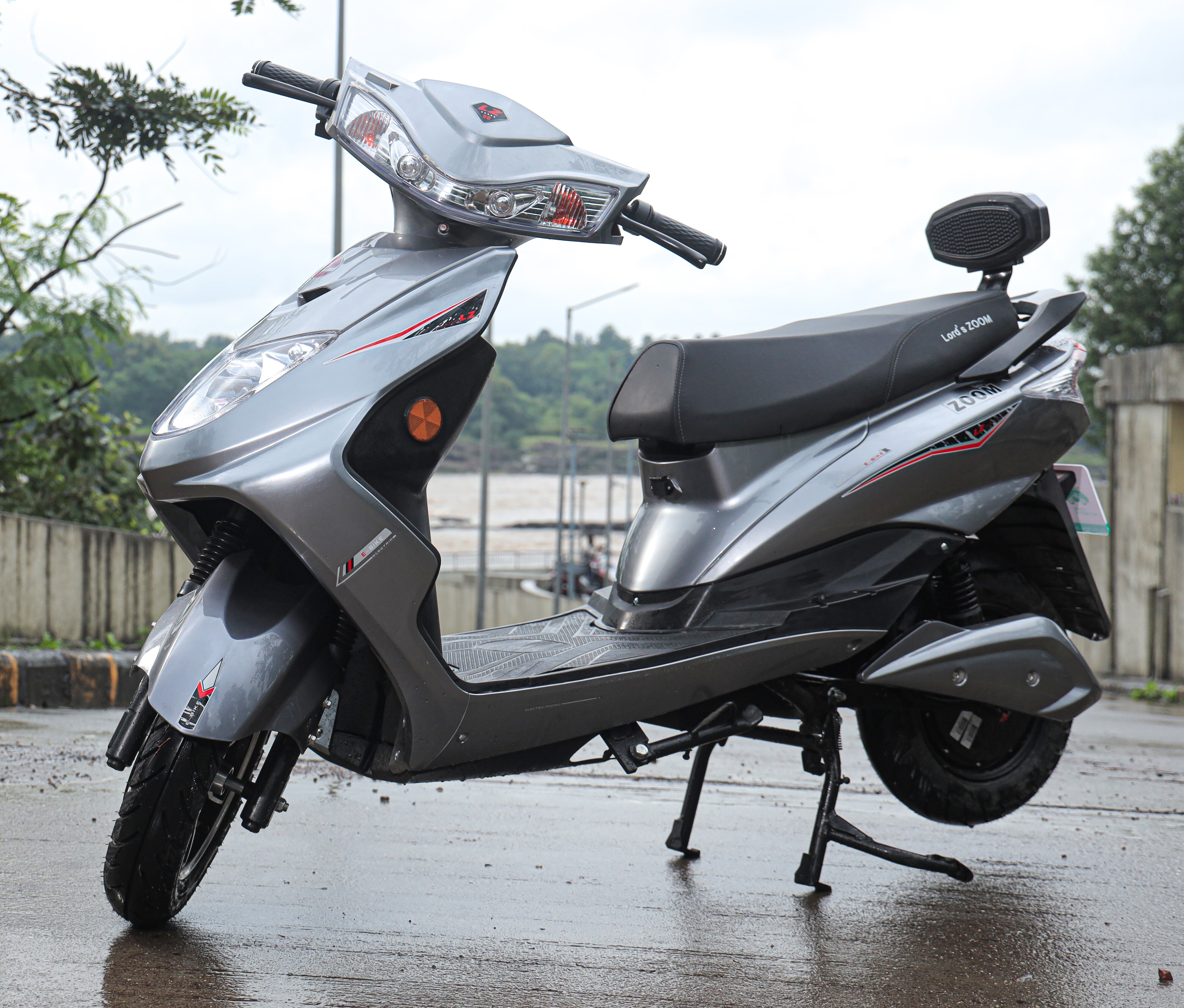 Electric Scooter - 60v 28ah Battery, 70-80 Km Mileage , 25 Km/h Speed, Eco-friendly, License-free, 3-year Warranty, Durable Design