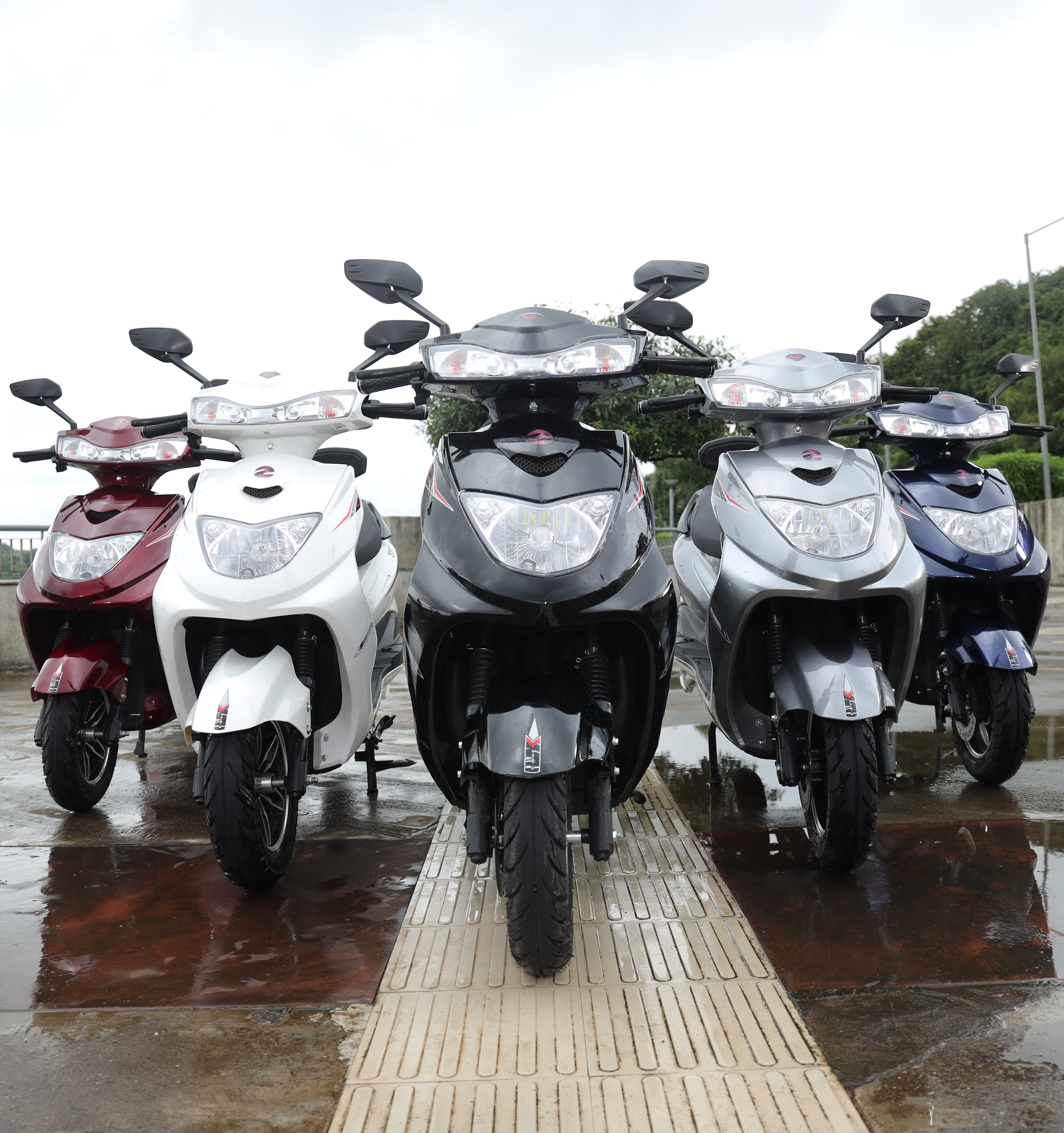 Electric Scooter - 60v 28ah Battery, 70-80 Km Mileage , 25 Km/h Speed, Eco-friendly, License-free, 3-year Warranty, Durable Design