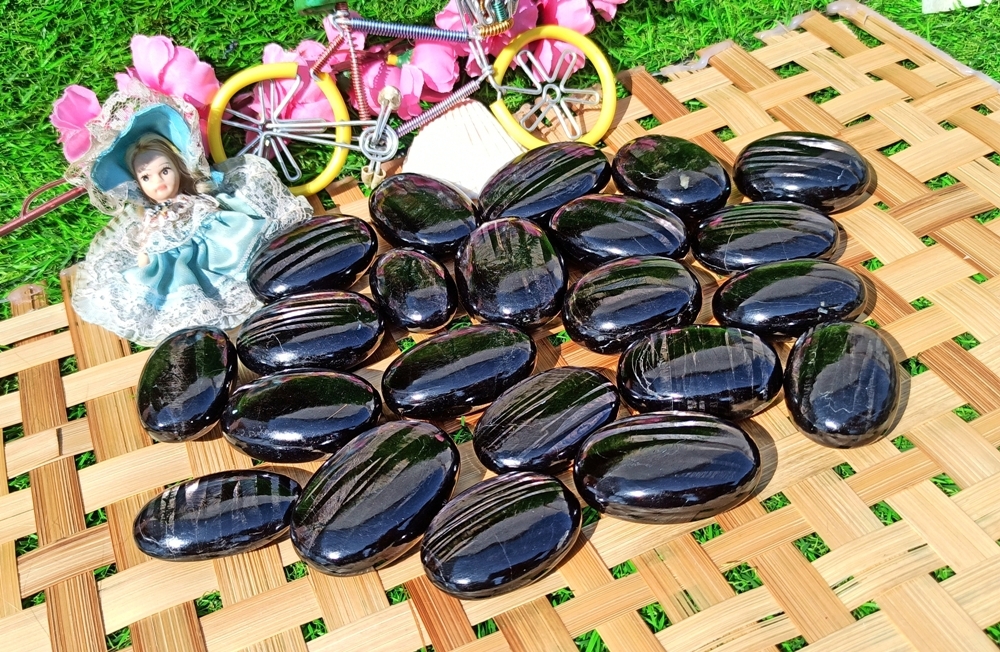 Natural Gemstone Hypersthene Palm Stone Crystals Worry Stone Grade: Top