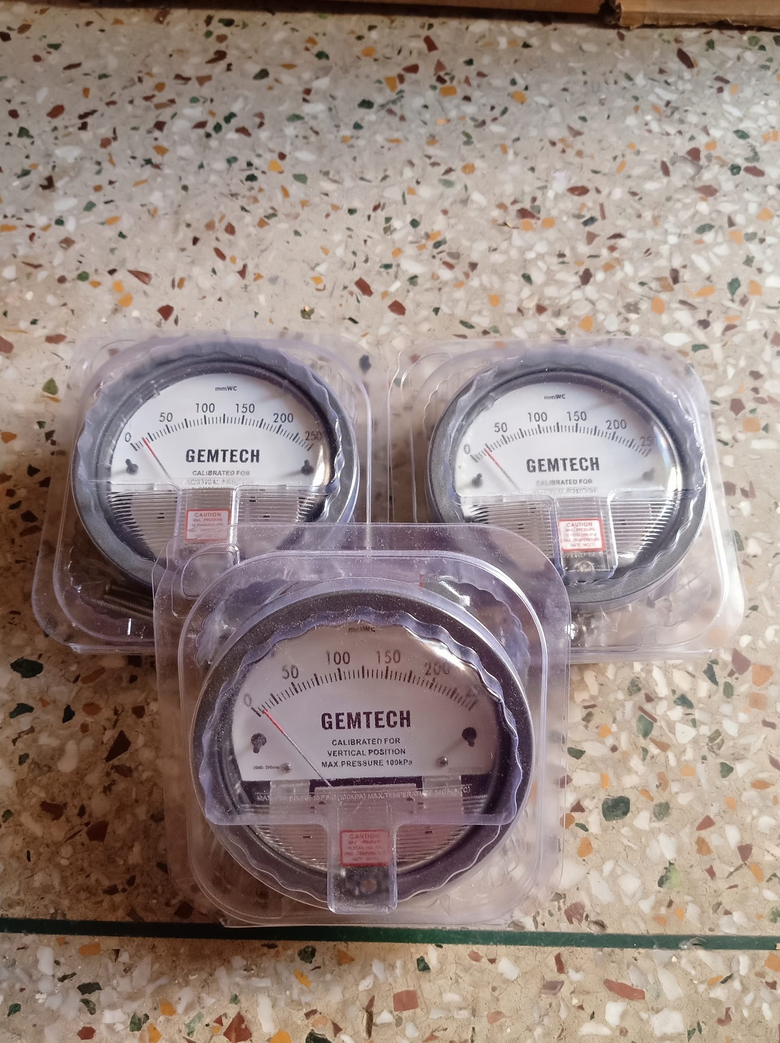 Gemtech Instruments Differential Pressure Gauge Wholesaler For Kodavasal Tamil Nadu Accuracy: A 2% (-Ha Model A 1) Of Fs (A 3% (-Ha A 1.5%) On -0
