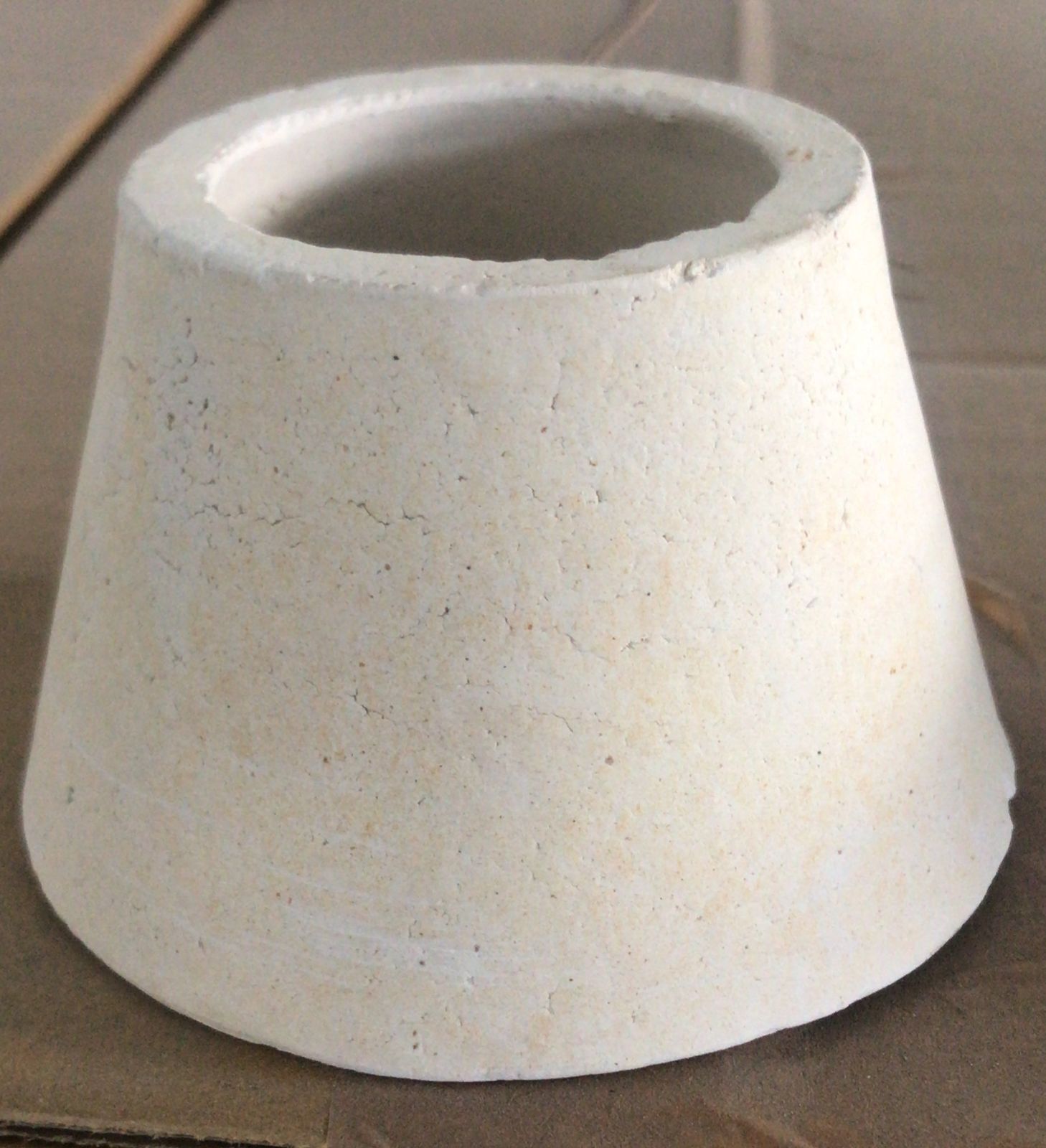 Ceramic Pouring Filtering Cups Used Investment Casting - High-quality Sio2 45% Material, Yellow Color | Monolithic Refractory For Ferrous & Non-ferrous Metals
