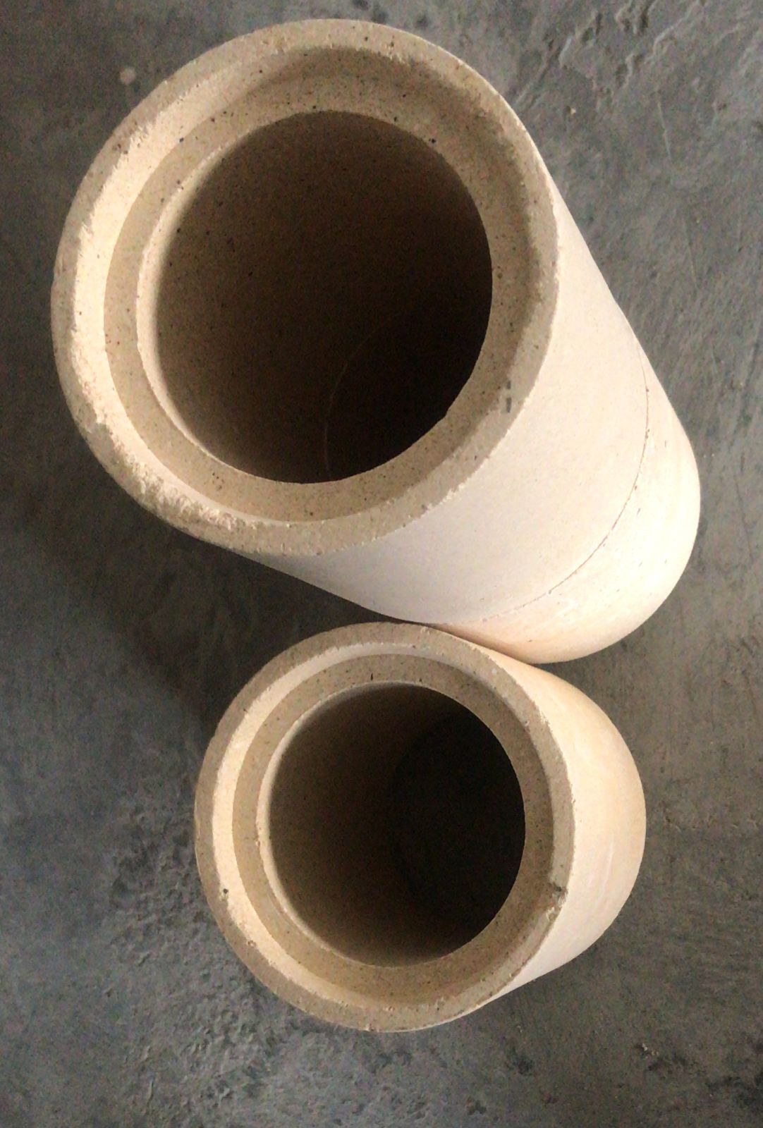 Bottom Pouring Refractory Set - Al2o3 45, Reddish White, Pipe Shape | Monolithic Refractories, 10 Porosity, Dimensional Stability: Reversible