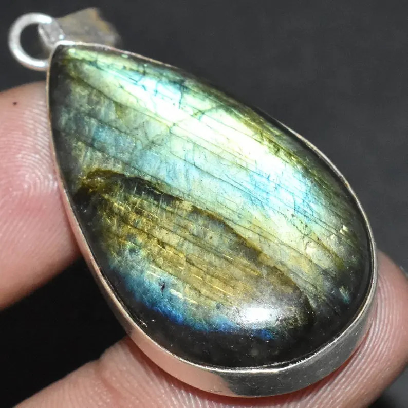 925 Sterling Silver Attractive Handmade Labradorite Pear Solid Silver Pendants Gender: Women
