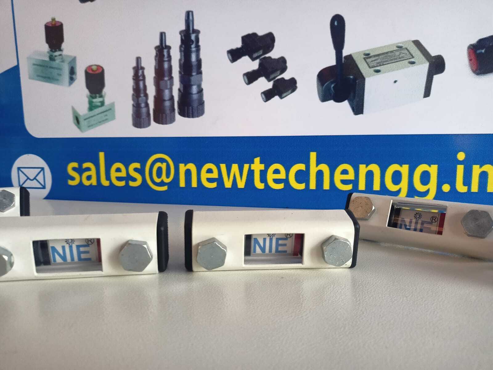 Hydraulic Oil Level Indicator - 2x4 Inches, 2 Inch Height, 1 Inch Width, 500 Grams Weight | Accurate Fluid Measurement Tool