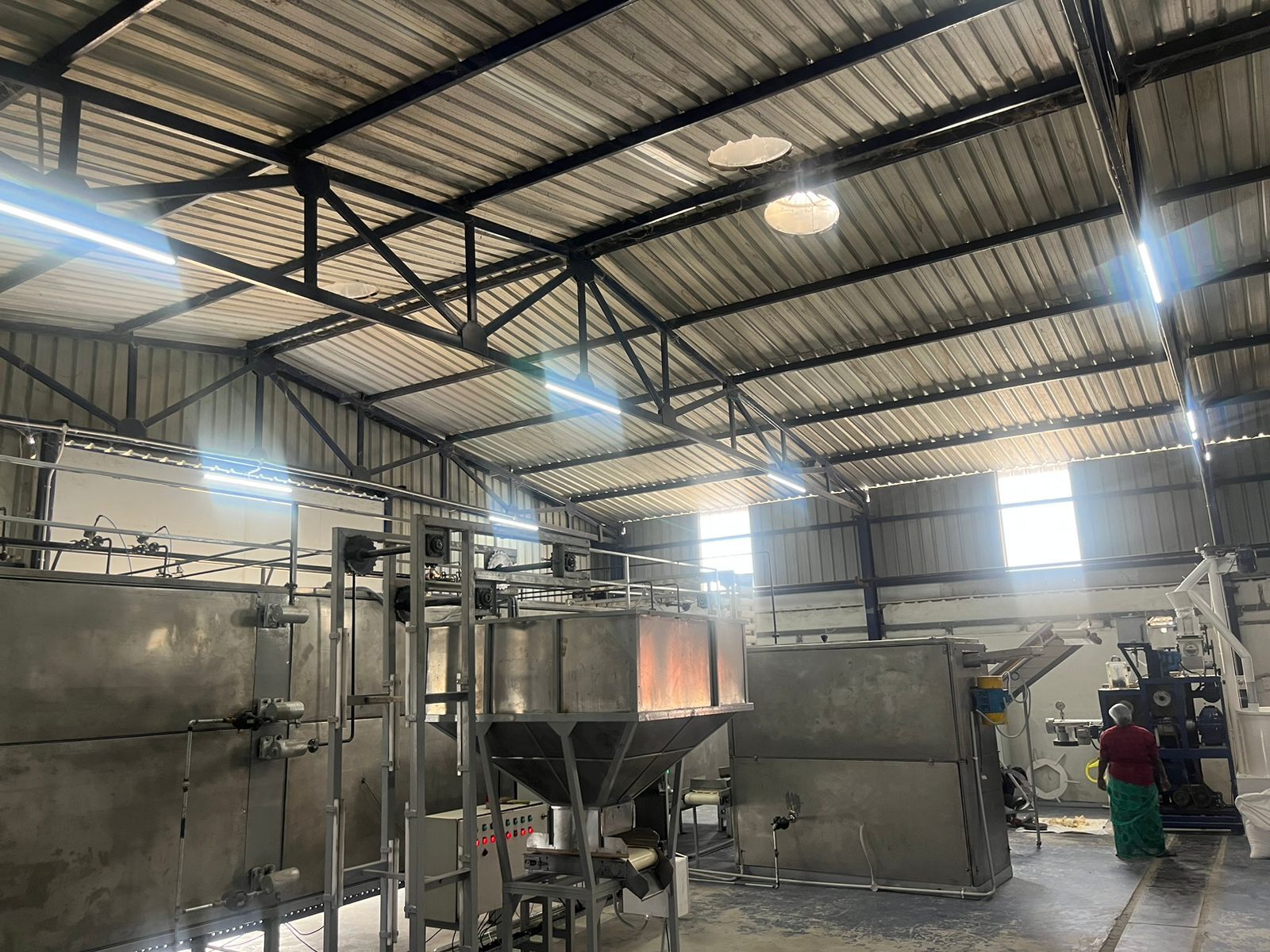 Fully Automatic Pasta Extruder Machine - 350kg/hour Capacity, Stainless Steel Construction | Polished Finish, 220v Ac, 50hz Automation