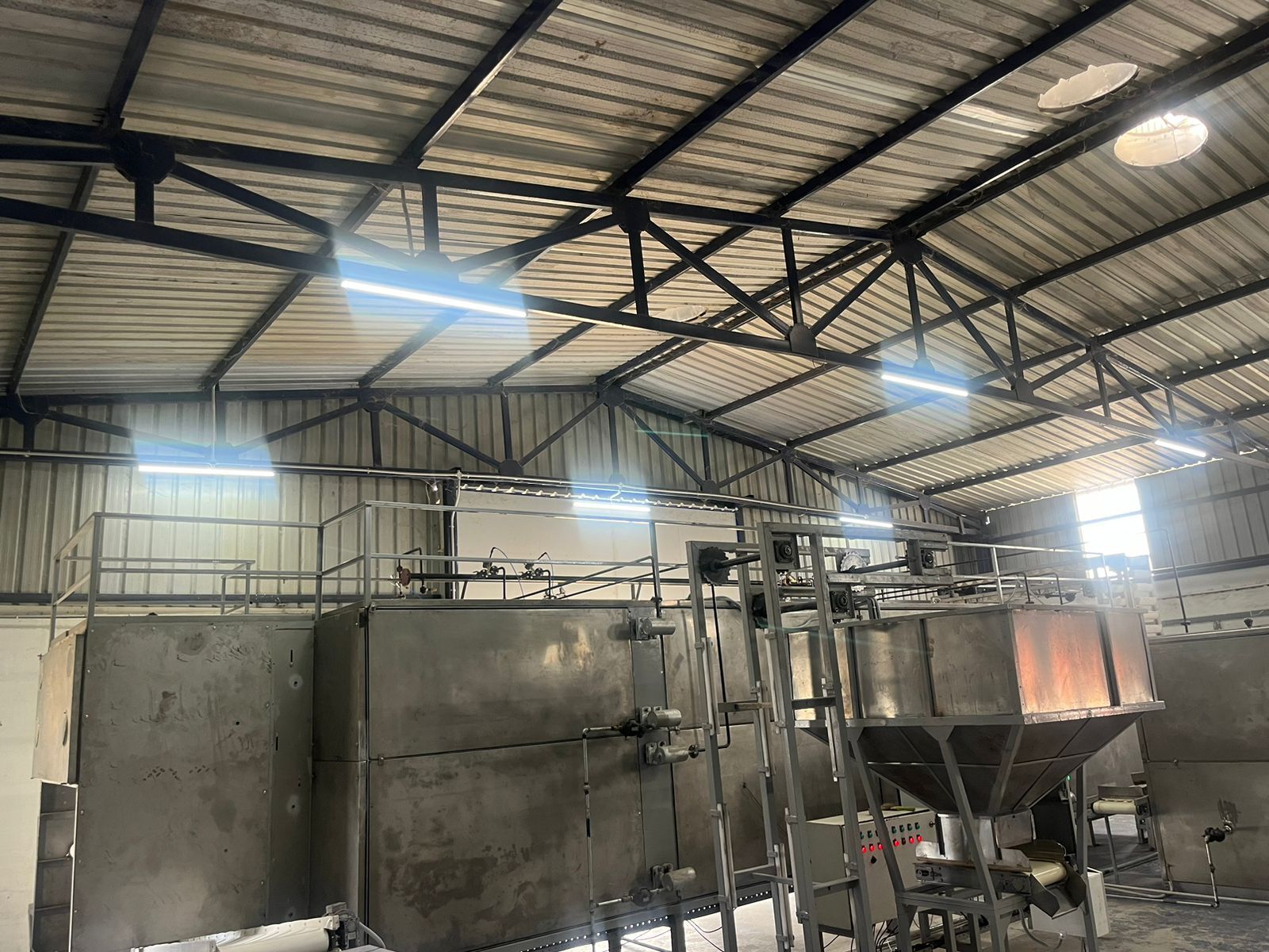 Fully Automatic Pasta Extruder Machine - 350kg/hour Capacity, Stainless Steel Construction | Polished Finish, 220v Ac, 50hz Automation