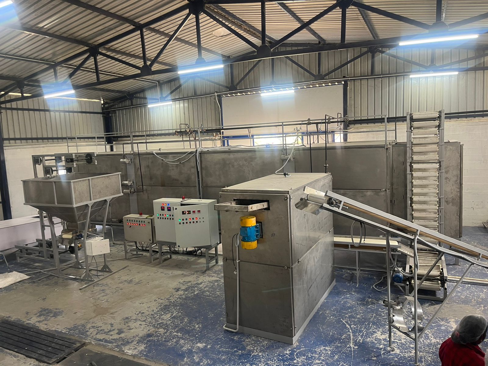 Fully Automatic Pasta Extruder Machine - 350kg/hour Capacity, Stainless Steel Construction | Polished Finish, 220v Ac, 50hz Automation