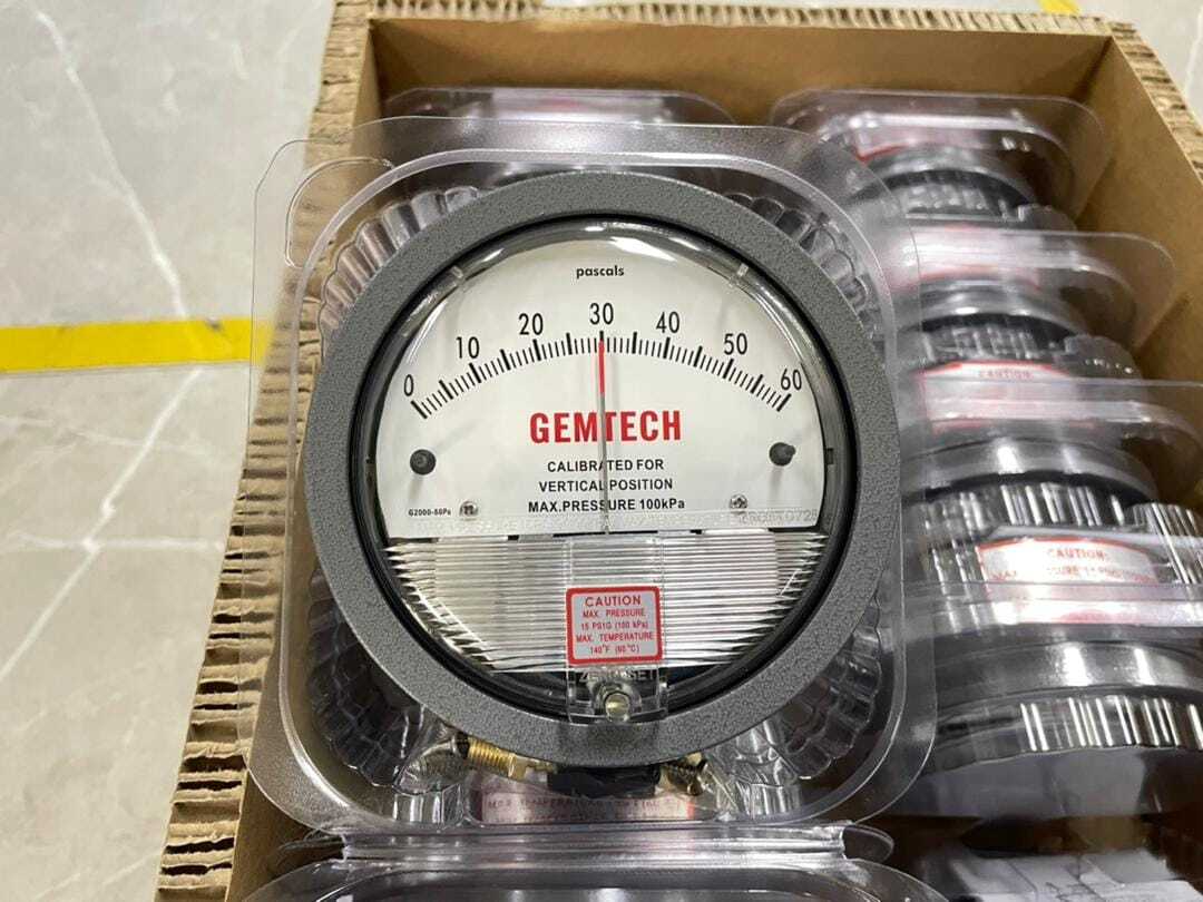 Gemtech Differential Pressure Gauge - Metal Alloy, 4" Diameter, White/black Dial, 1/8" Npt Thread, Â±2% Accuracy | Ideal For Pharmaceutical Industries, Back Mount Design, Multiple Scale Ranges