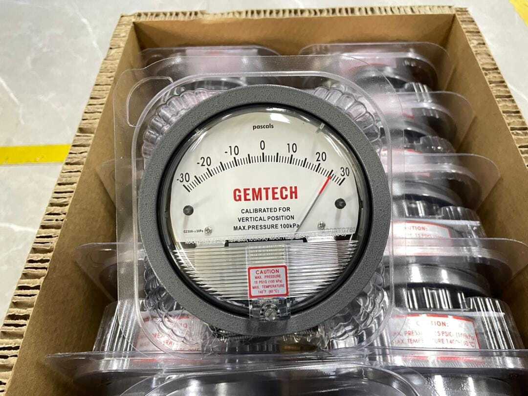 Gemtech Differential Pressure Gauge - Metal Alloy, 4" Diameter, White/black Dial, 1/8" Npt Thread, Â±2% Accuracy | Ideal For Pharmaceutical Industries, Back Mount Design, Multiple Scale Ranges