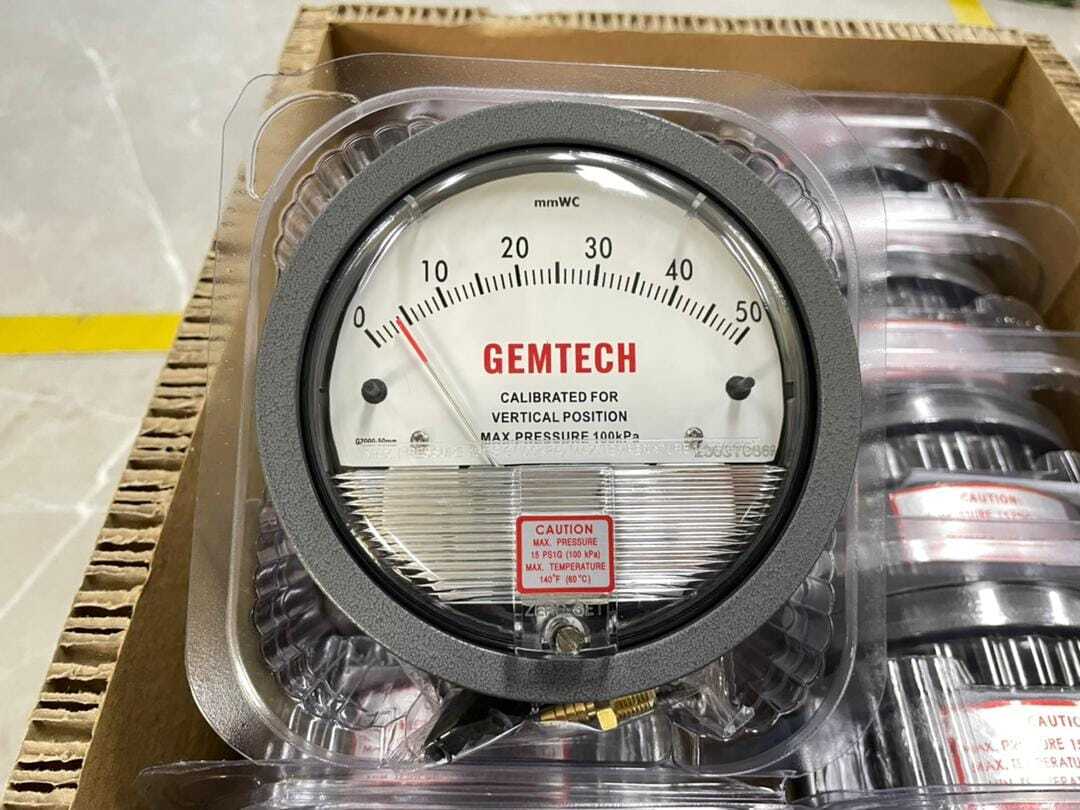 Gemtech Differential Pressure Gauge - Metal Alloy, 4" Diameter, White/black Dial, 1/8" Npt Thread, Â±2% Accuracy | Ideal For Pharmaceutical Industries, Back Mount Design, Multiple Scale Ranges