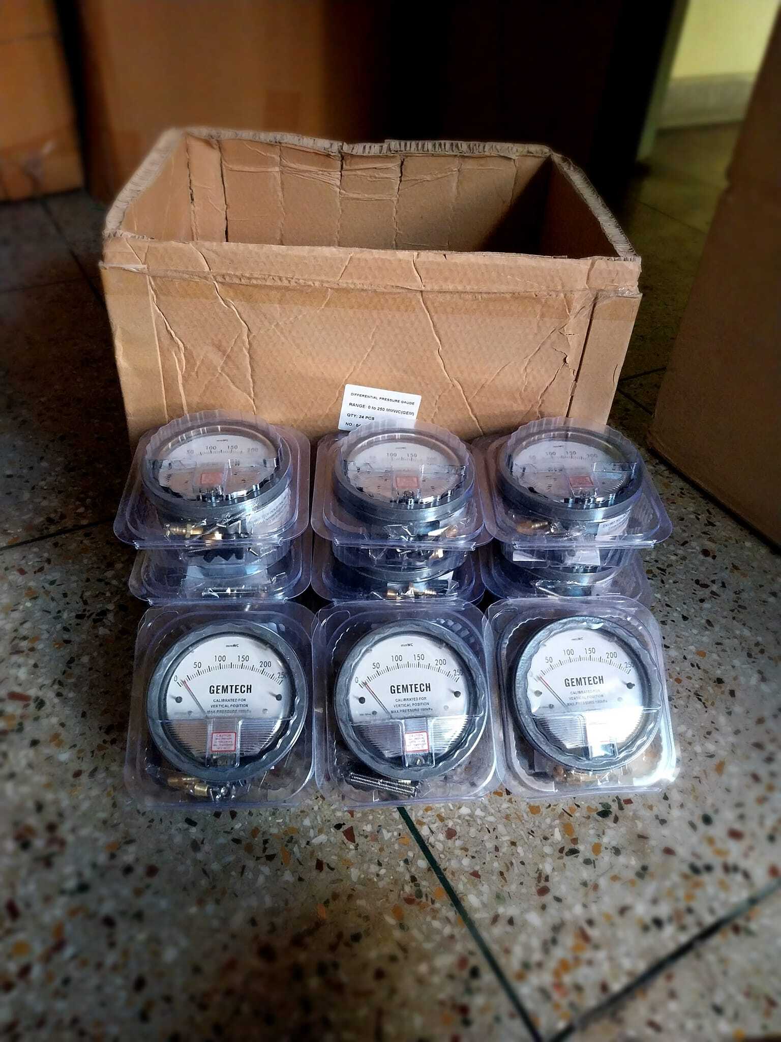 Gemtech Differential Pressure Gauge - Metal Alloy, 4 Inch Diameter Dial, Analog Display | ±2% Accuracy, Back Mount Type, 81 Models Available