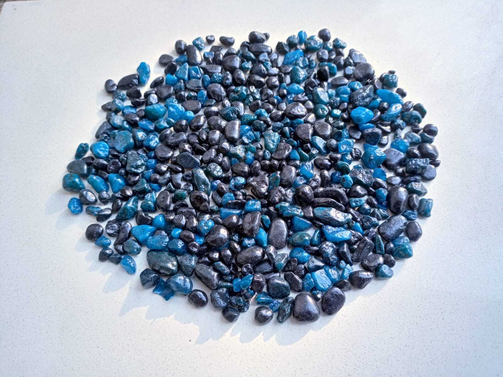 Mmart Special Color Coated 3-6 Mm Round Smooth Yellow And Black Mix Colour Coated Stone For Construction Decoration Used At Low Price - Artificial Stone Type: Solid Surface