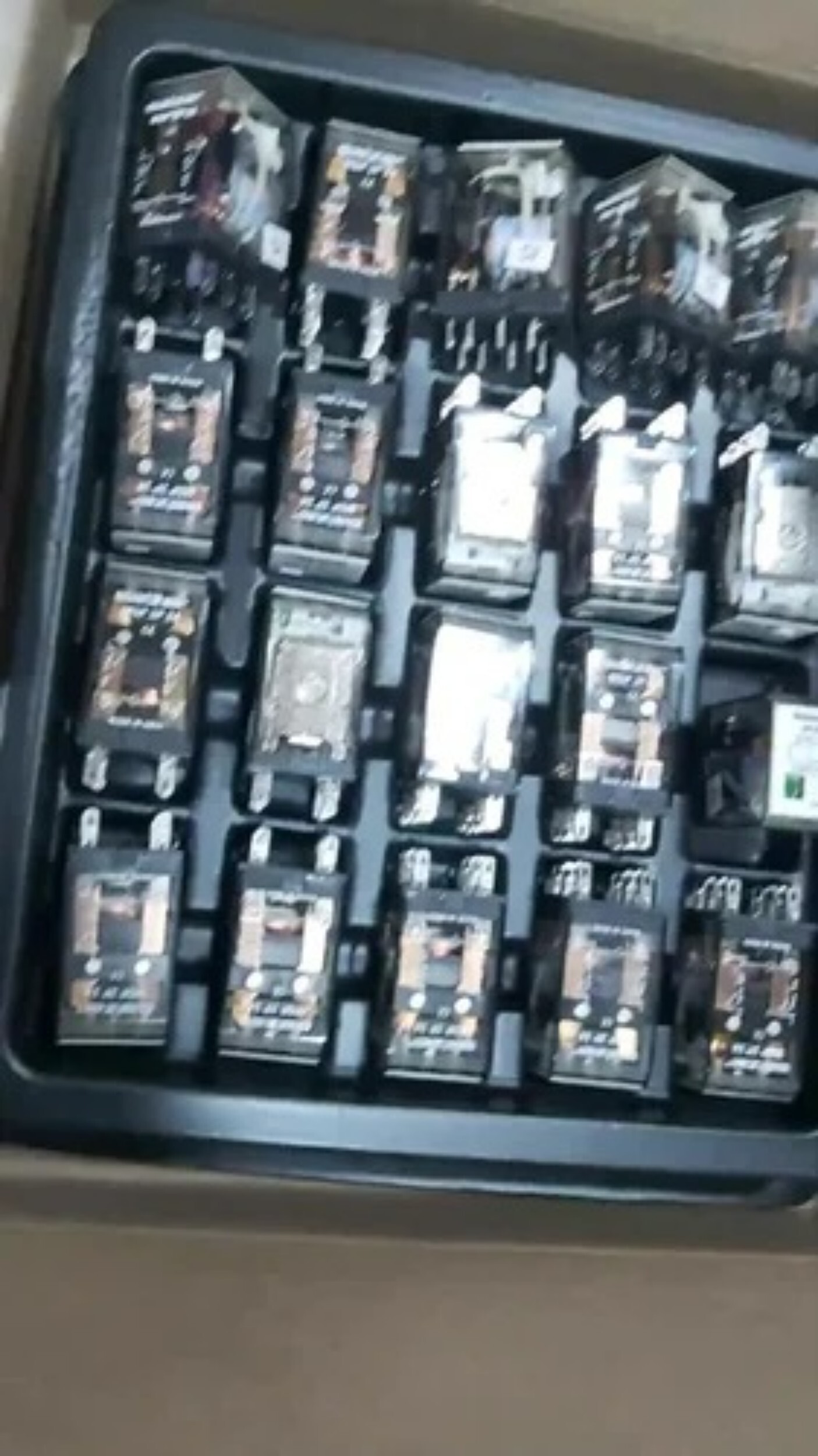 8 Pin Omron Relay With Base Coil Voltage: 1000 Volt (V)