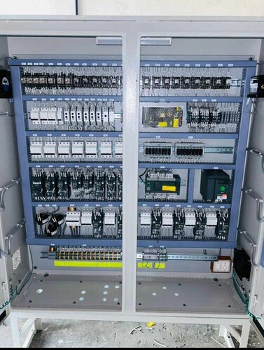 पीएलसी कंट्रोल पैनल बेस सामग्री: माइल्ड स्टील