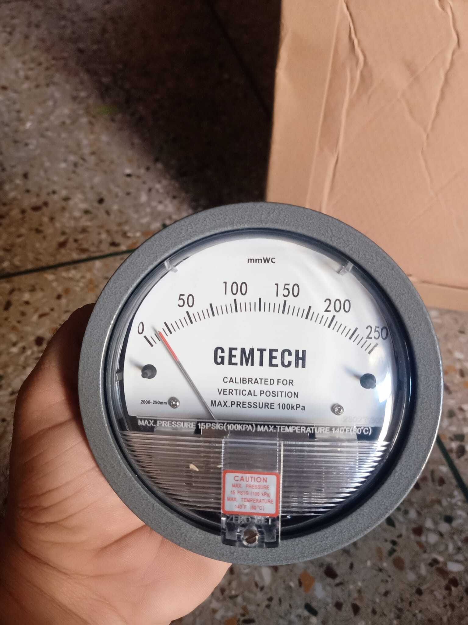 Gemtech Differential Pressure Gauge - Metal Alloy, 4 Inch Diameter | Analog Display, Accurate ±2%, Dual Pressure Ports, Versatile Measurement For Pharmaceutical And Industrial Applications