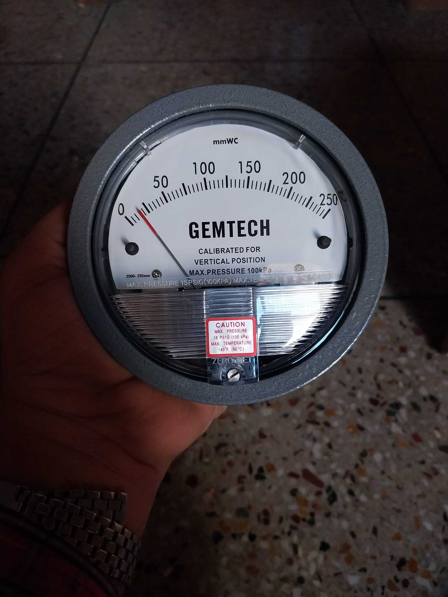 Gemtech Differential Pressure Gauge - Metal Alloy, 4 Inch Diameter | Analog Display, Accurate ±2%, Dual Pressure Ports, Versatile Measurement For Pharmaceutical And Industrial Applications