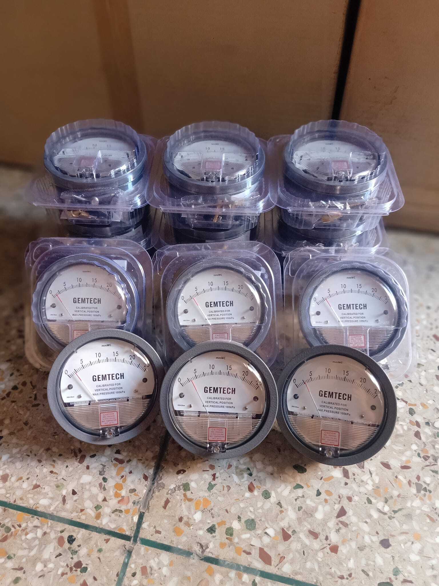 Gemtech Differential Pressure Gauge Wholesaler In Julana Haryana Accuracy: A 2% (-Ha Model A 1) Of Fs (A 3% (-Ha A 1.5%) On -0
