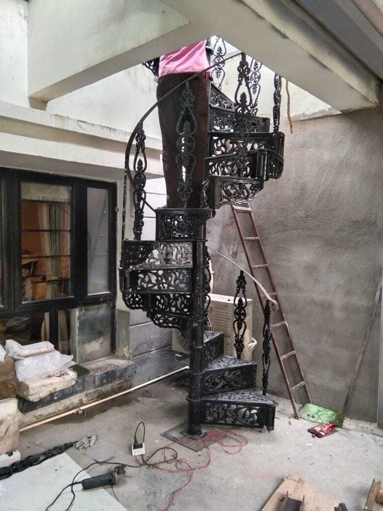 Spiral Stair - Color: Black Blue Green Yellow Golden