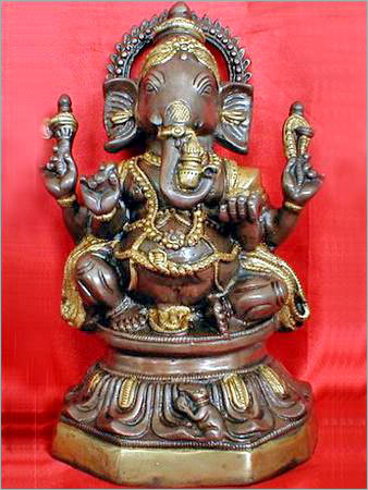श्री गणेश दो रंगों में पीतल में बने हैं