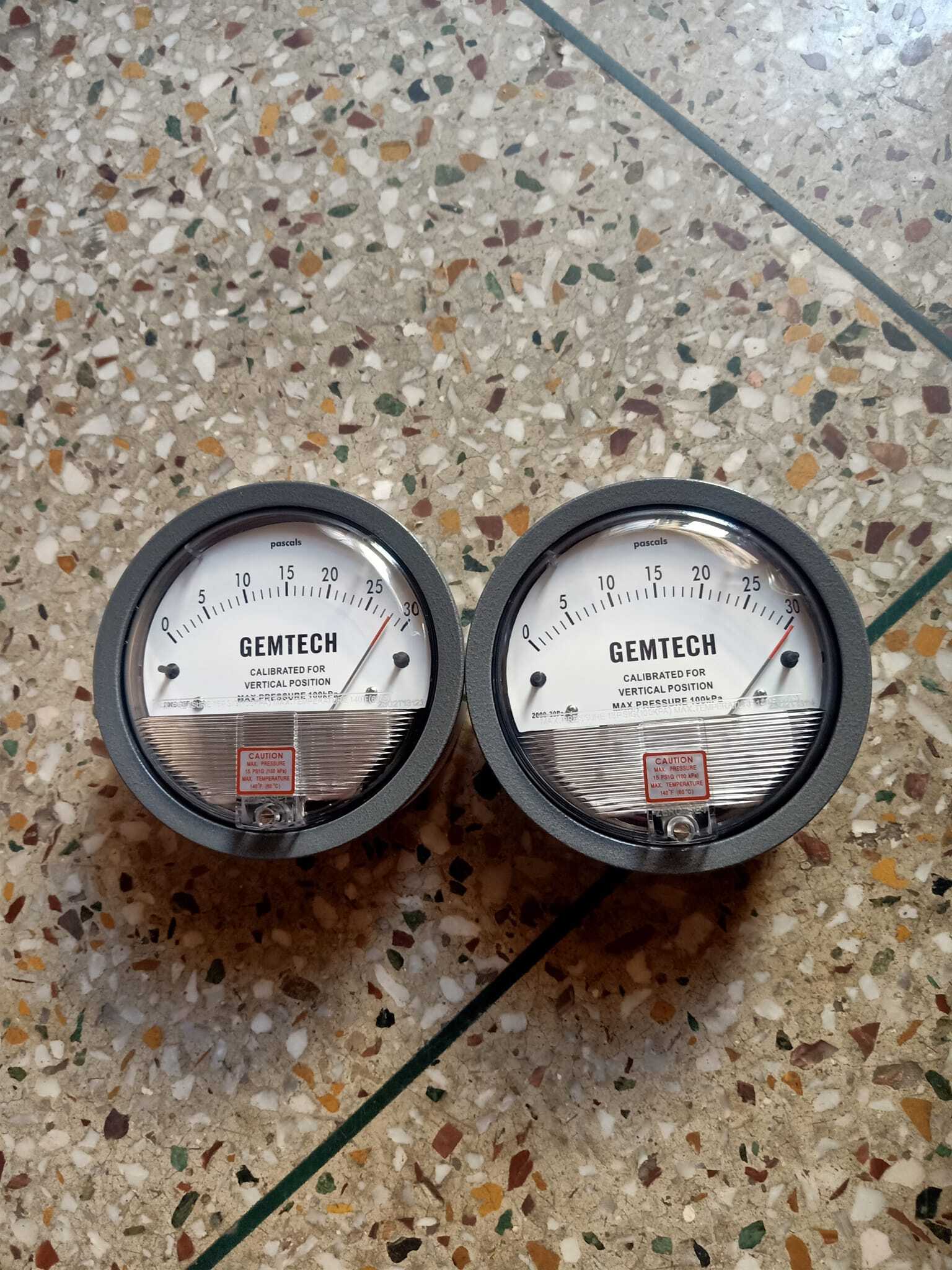 Gemtech Differential Pressure Gauge Wholesaler In Kalyan Maharashtra Accuracy: A 2% (-Ha Model A 1) Of Fs (A 3% (-Ha A 1.5%) On -0