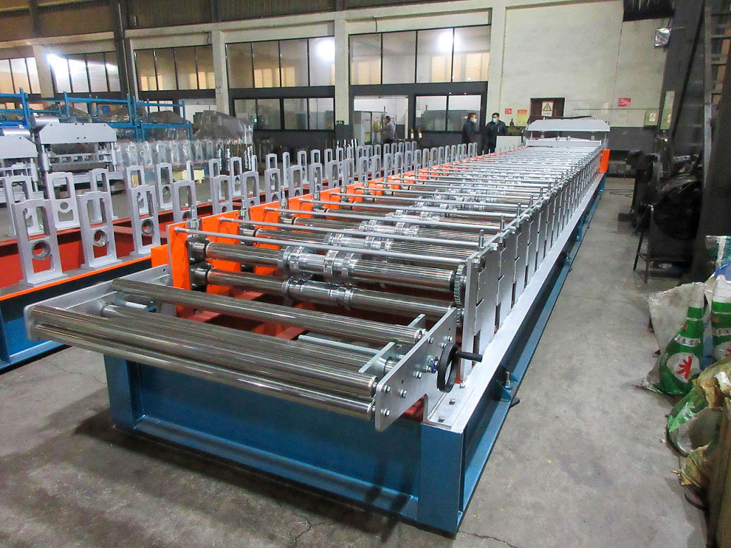 Zinc Corrugated Roofing Sheet Roll Forming Machine - 11.7m X 1.65m X 1.6m, 0.6-0.7mm Color Metal Coils, 7.5kw Electric Motor, Max 35m/min Speed, 24 Month Warranty