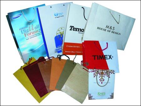 हाथ से बने और मुद्रित पेपर बैग