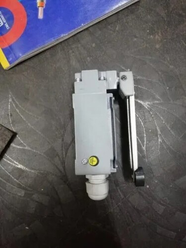 Jigo Limit Switch - Dpdt Micro Limit Switch, Rated Voltage 240 Vac, White Color, Ideal For Vending Machine Applications