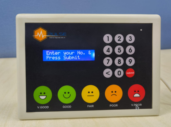 व्हाइट मपल्स प्रो फीडबैक मशीन