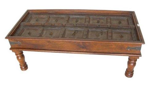 पुराने दरवाजे की कॉफी टेबल