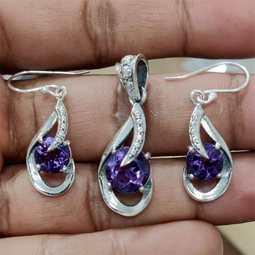 Oval Purple Faceted Gems Pendant Set