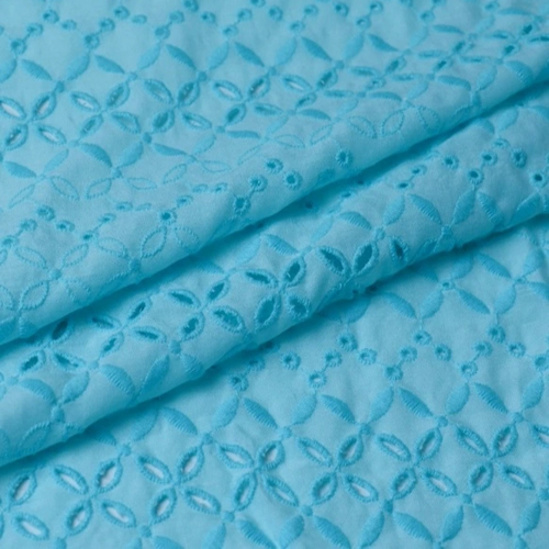 हल्के वज़न का कॉटन एम्ब्रॉएडर्ड फ़ैब्रिक