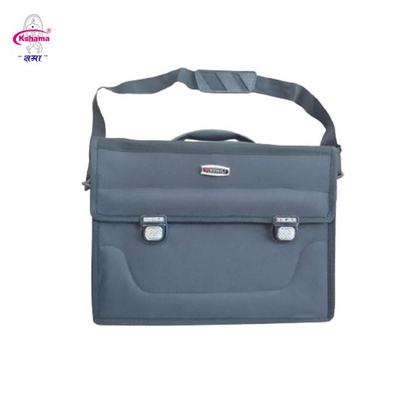 विजिट बैग नायलॉन हैवी साइज: लंबाई 46Cm X चौड़ाई 20 Cm X ऊंचाई 33Cm.