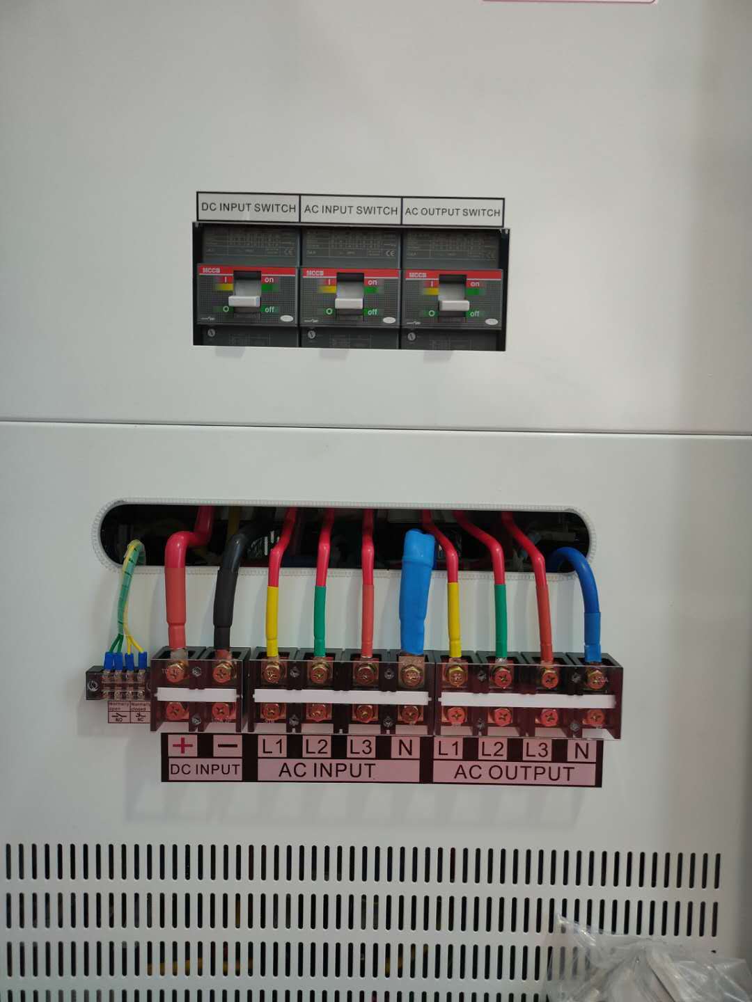 White And Green 10kw Hybrid Inverter 3 Phase Pure Sine Wave Output