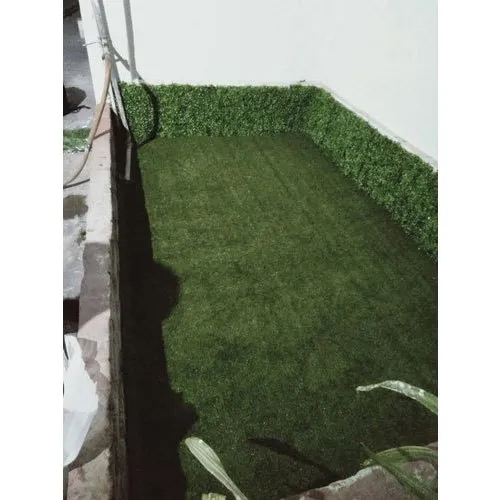 आर्टिफिशियल लॉन ग्रास को साफ करना आसान है
