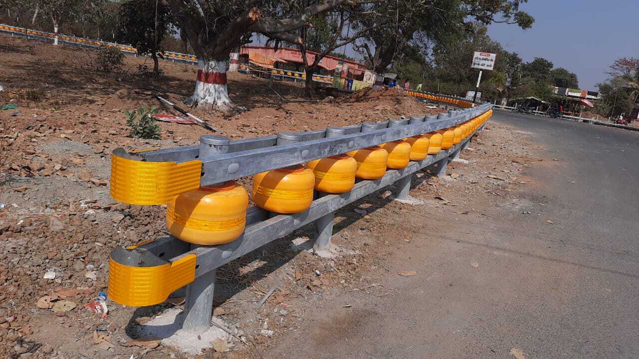 Safety Roller Crash Barrier - Color: Yellow