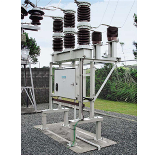 व्हाइट सर्किट ब्रेकर क्यूबिकल