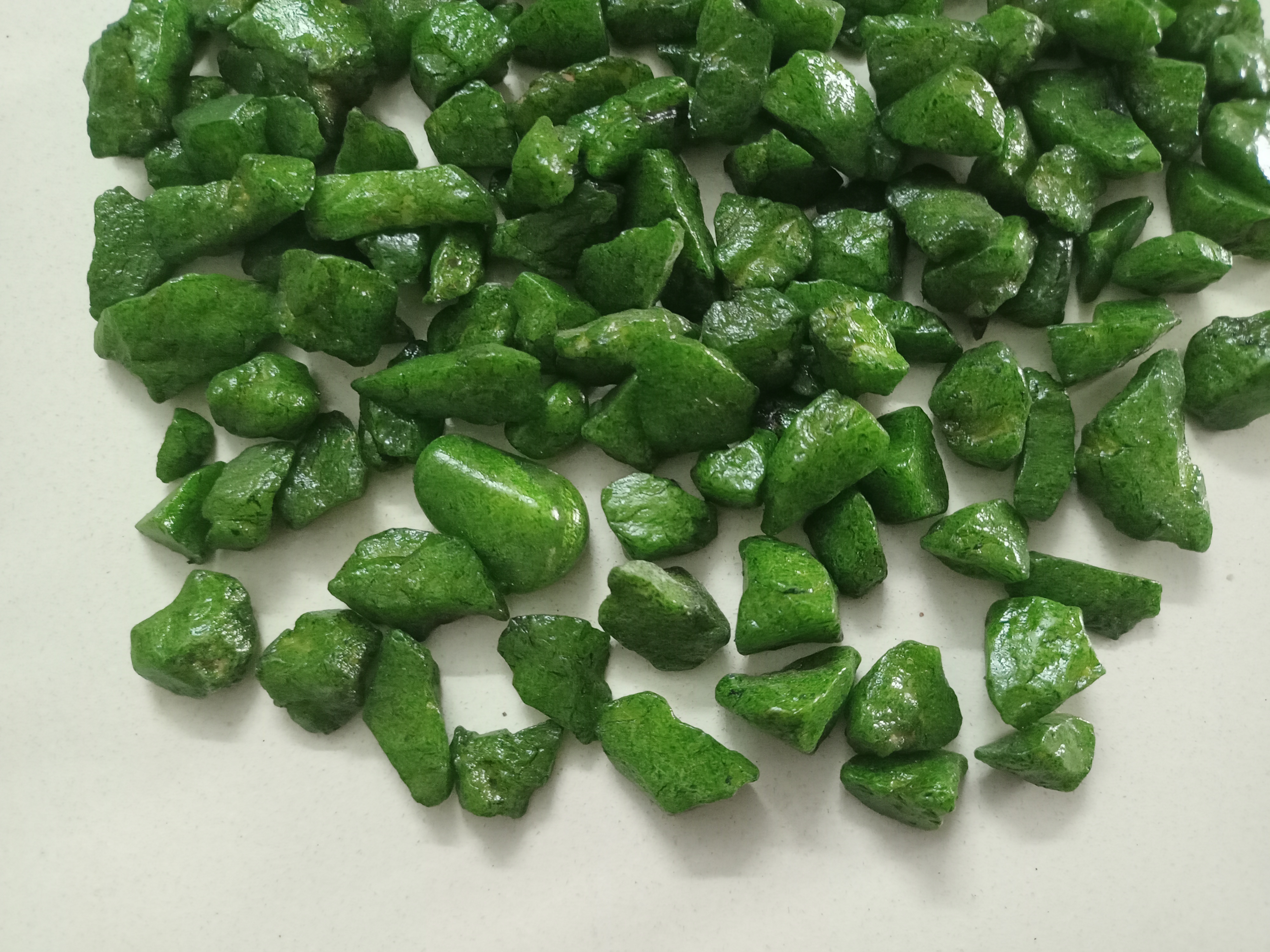 Quartz Orange Colour Coated Silica Aggregate For Aquarium And Construction Decoration 10-20 Mm Aggregate For Aquarium - Stone Form: Cut-to-size