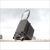 ब्लैक सोलर सेमी इंटीग्रेटेड स्ट्रीट लाइट