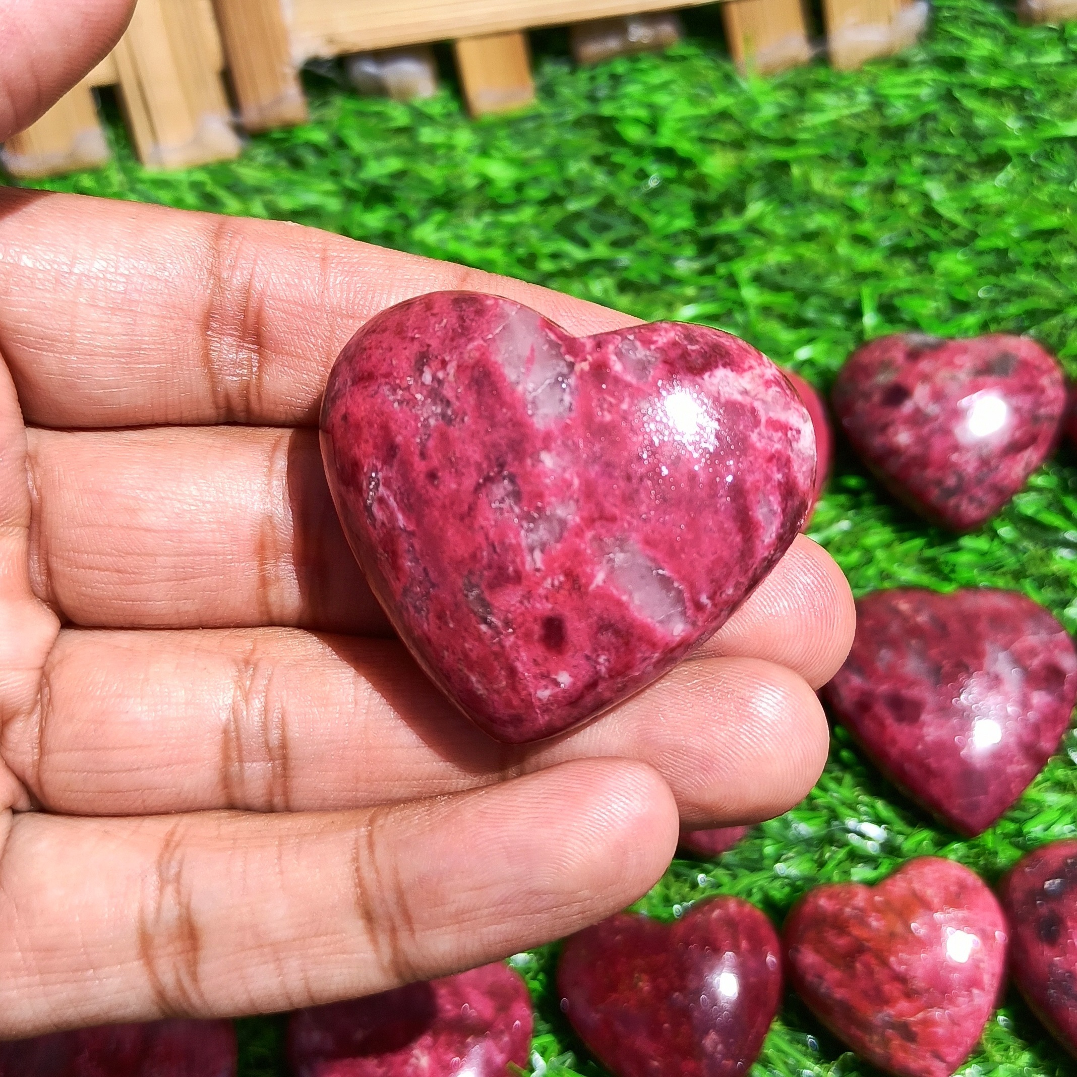 Thulite Hearts Grade: Top