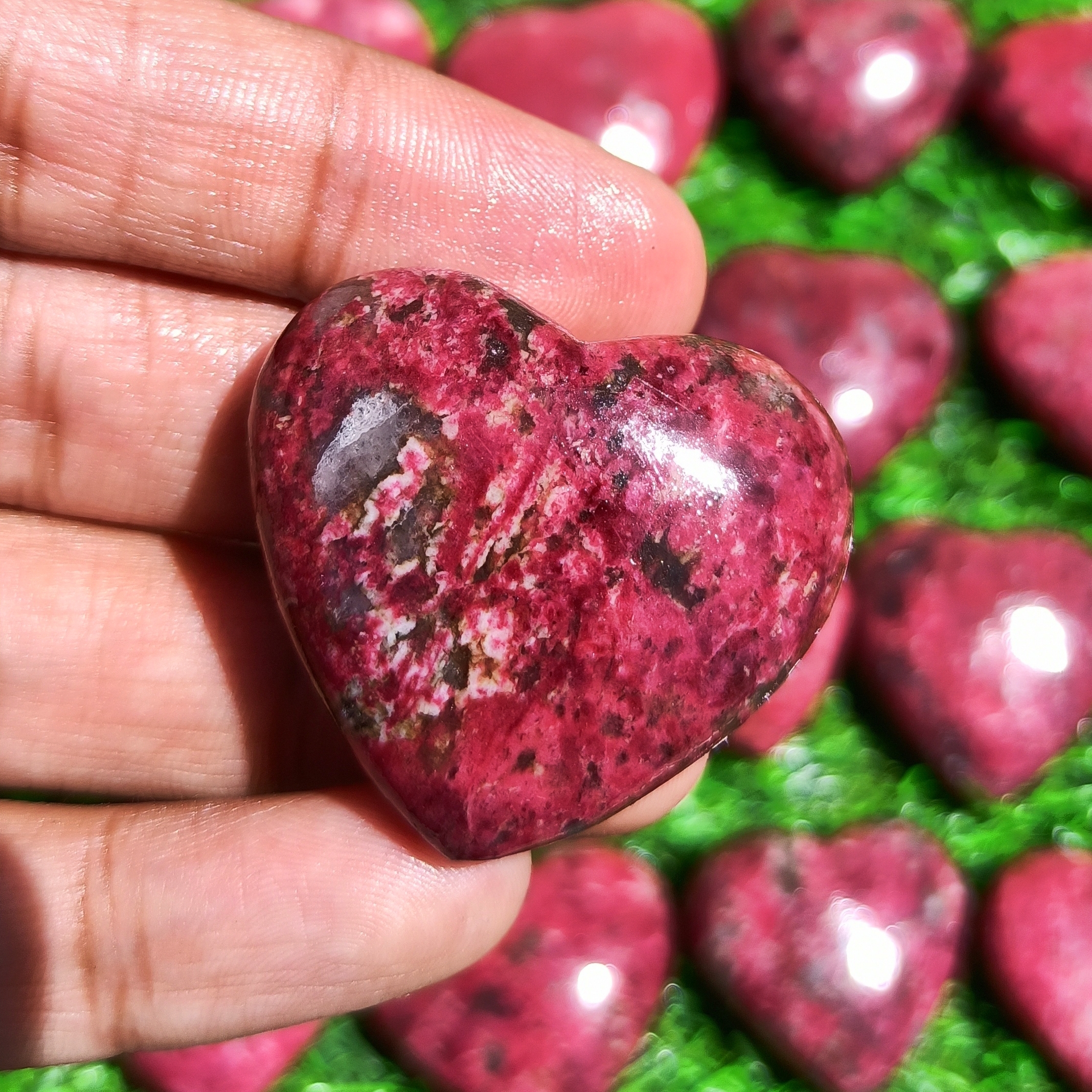 Thulite Hearts Grade: Top